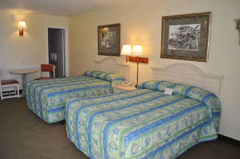 Ramada By Wyndham Panama City Beach / Beachfront Eksteriør billede