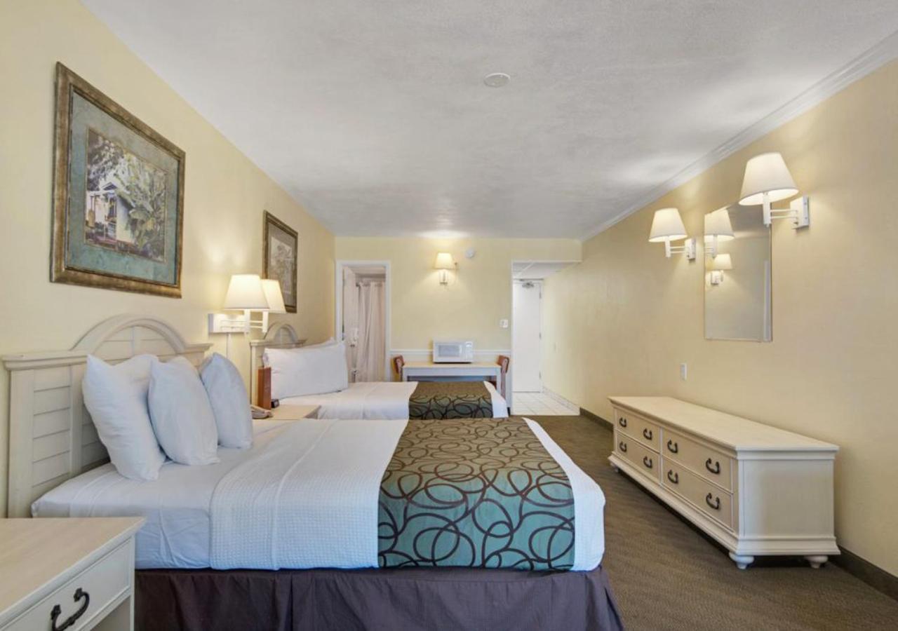 Ramada By Wyndham Panama City Beach / Beachfront Eksteriør billede