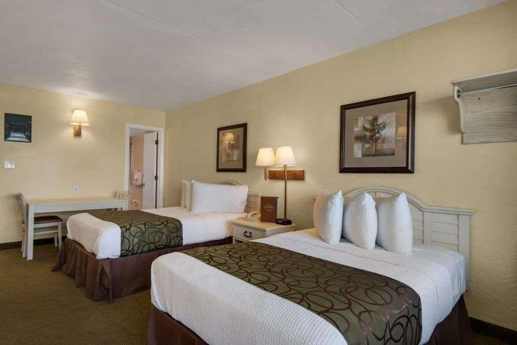 Ramada By Wyndham Panama City Beach / Beachfront Eksteriør billede