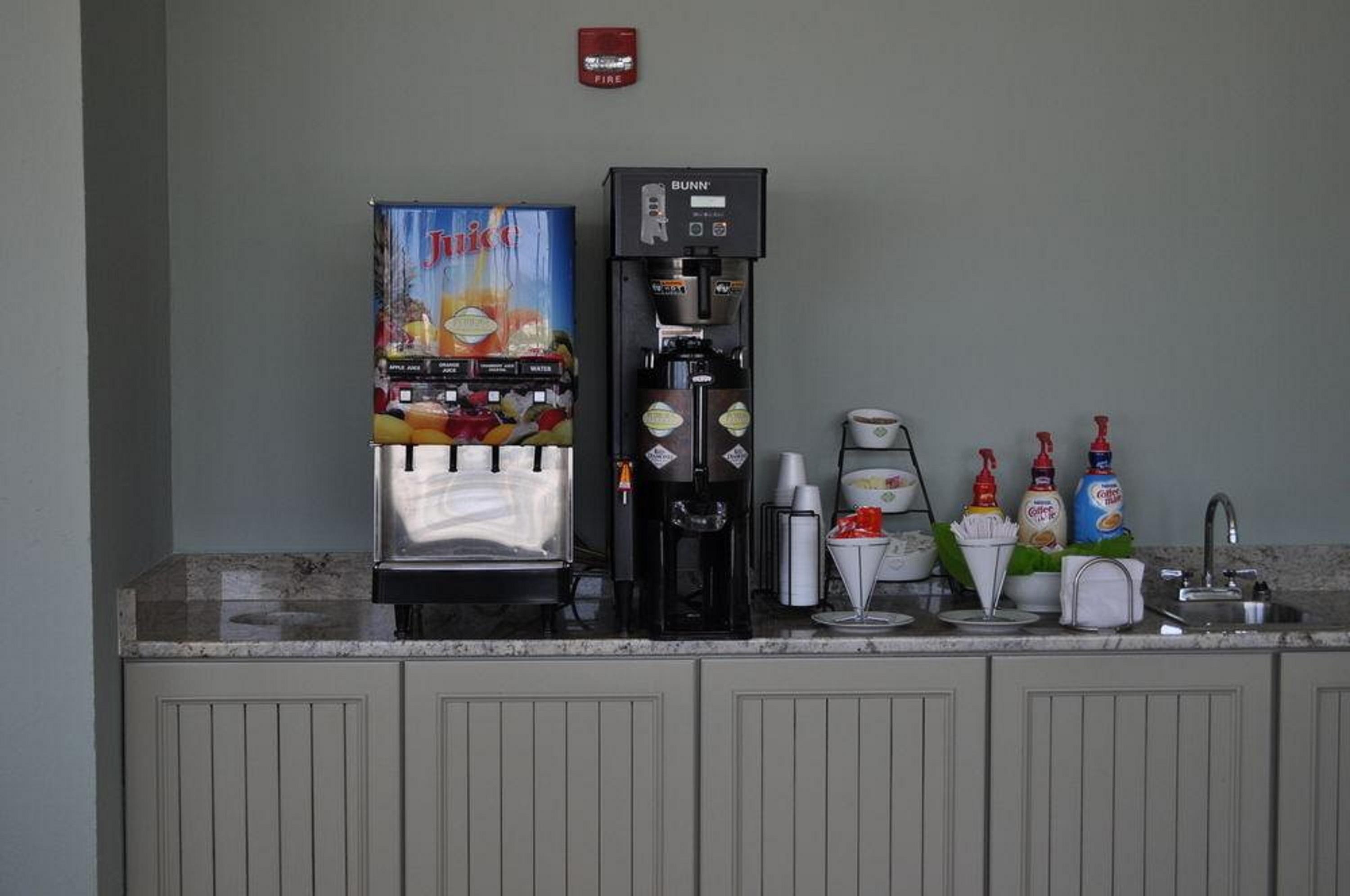 Ramada By Wyndham Panama City Beach / Beachfront Eksteriør billede