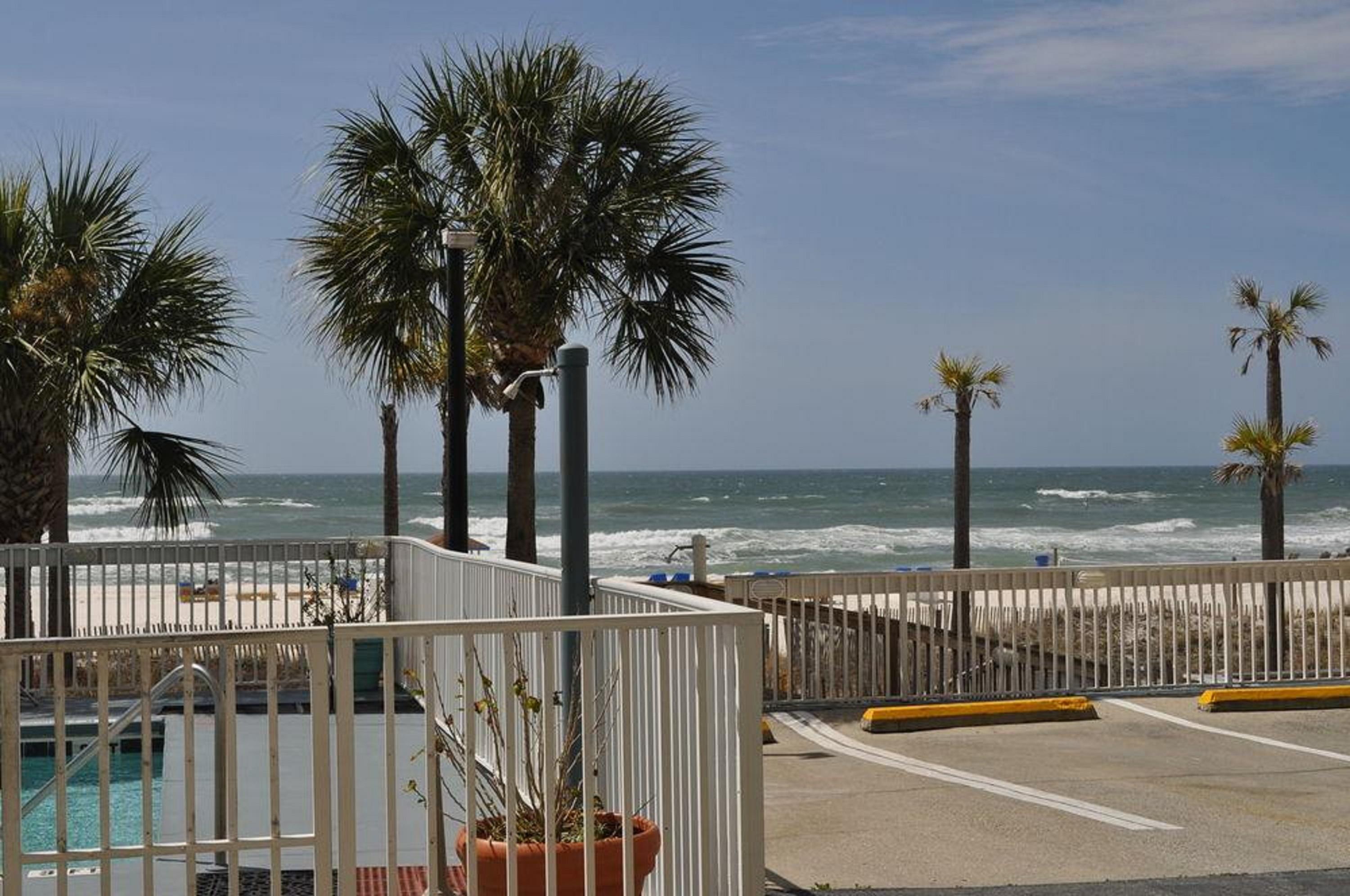 Ramada By Wyndham Panama City Beach / Beachfront Eksteriør billede