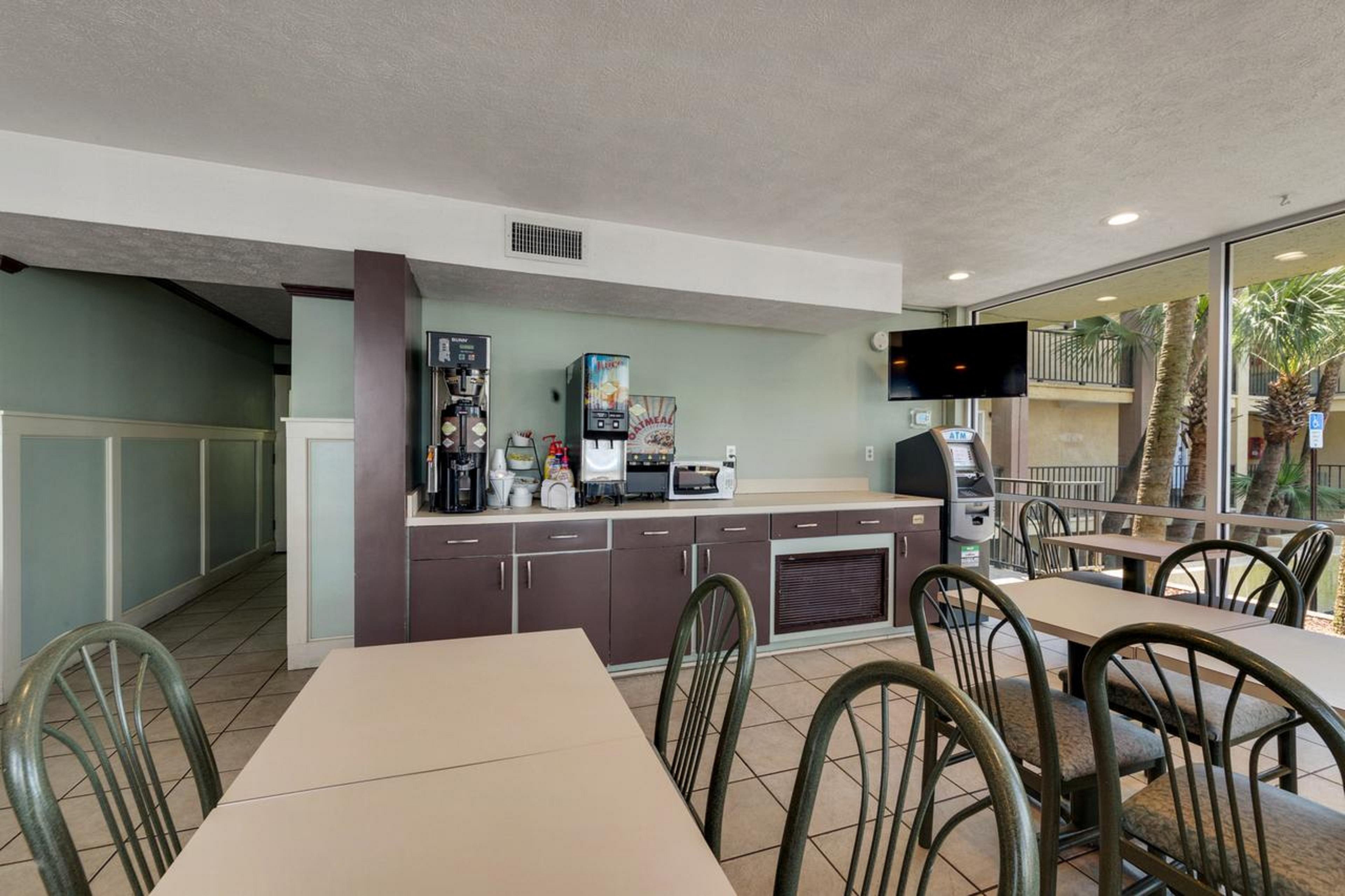 Ramada By Wyndham Panama City Beach / Beachfront Eksteriør billede