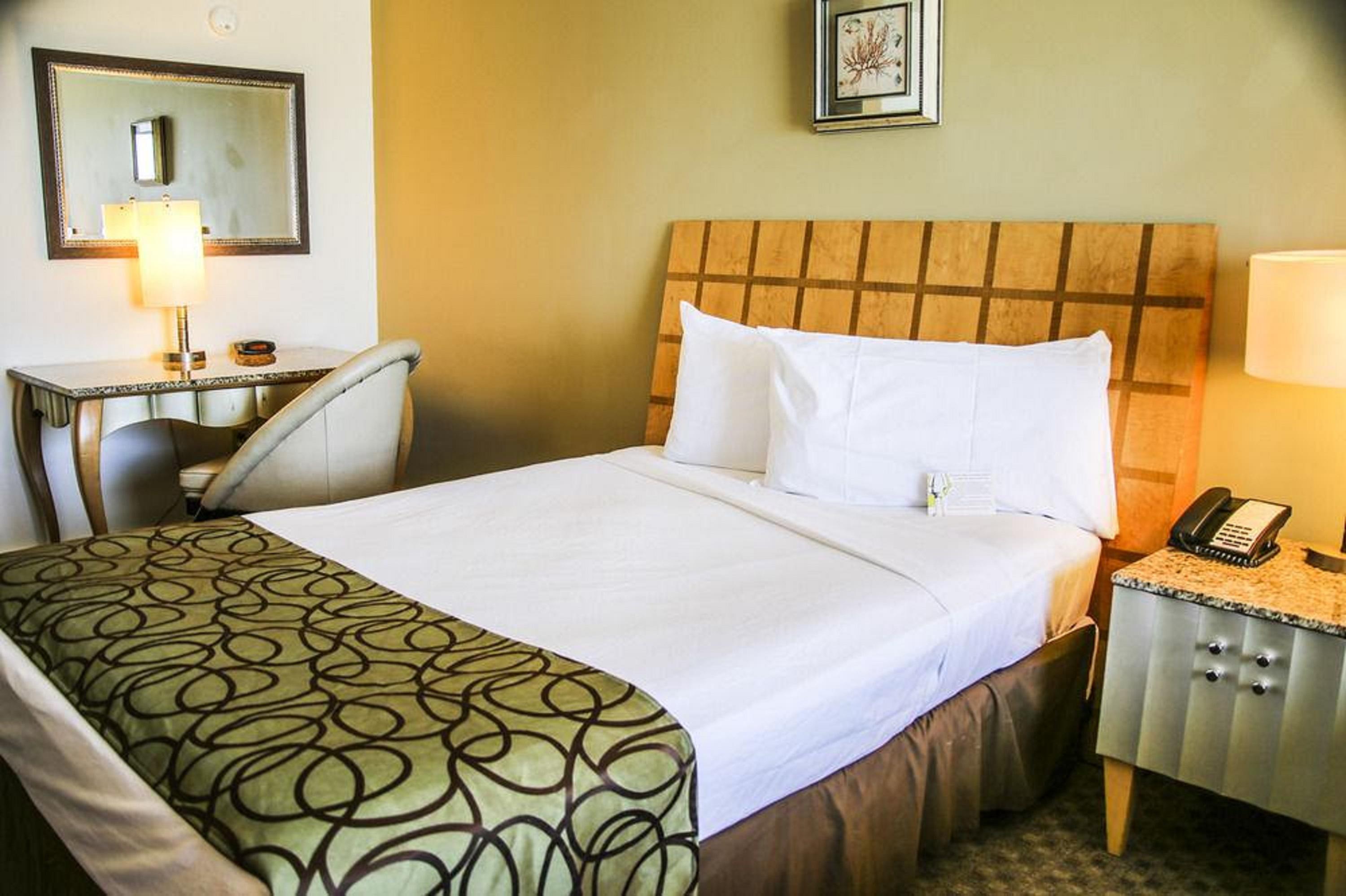 Ramada By Wyndham Panama City Beach / Beachfront Eksteriør billede