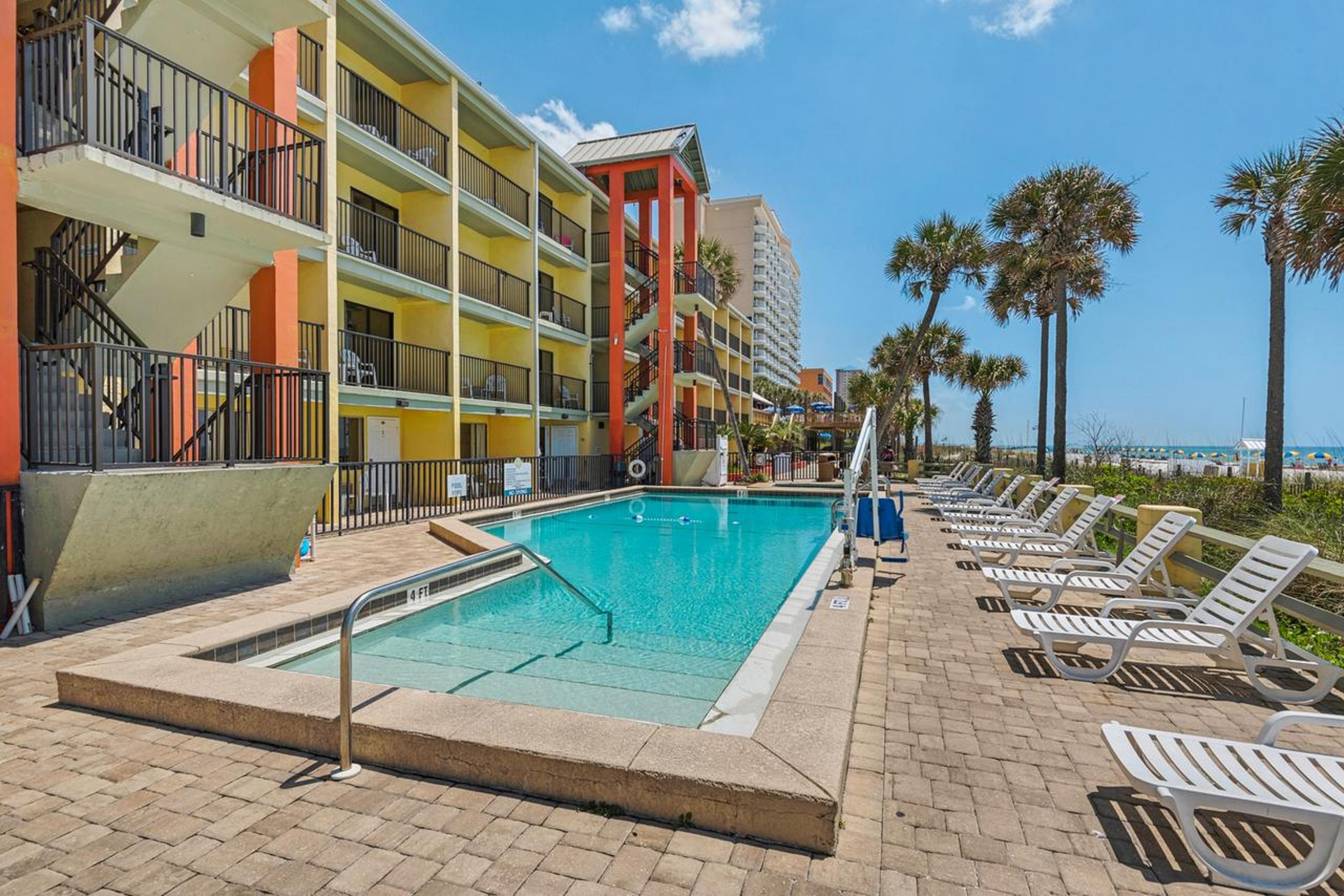 Ramada By Wyndham Panama City Beach / Beachfront Eksteriør billede