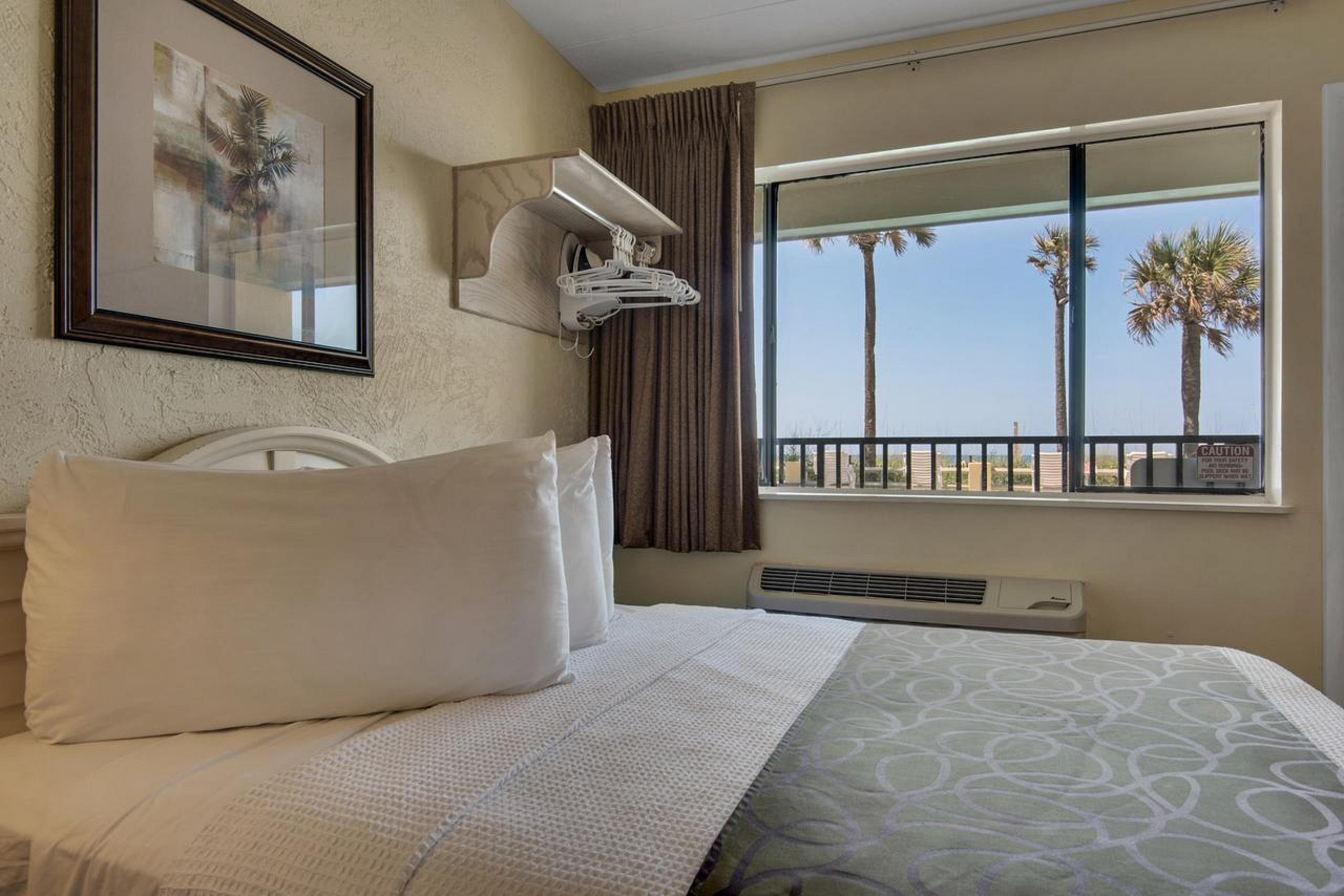 Ramada By Wyndham Panama City Beach / Beachfront Eksteriør billede