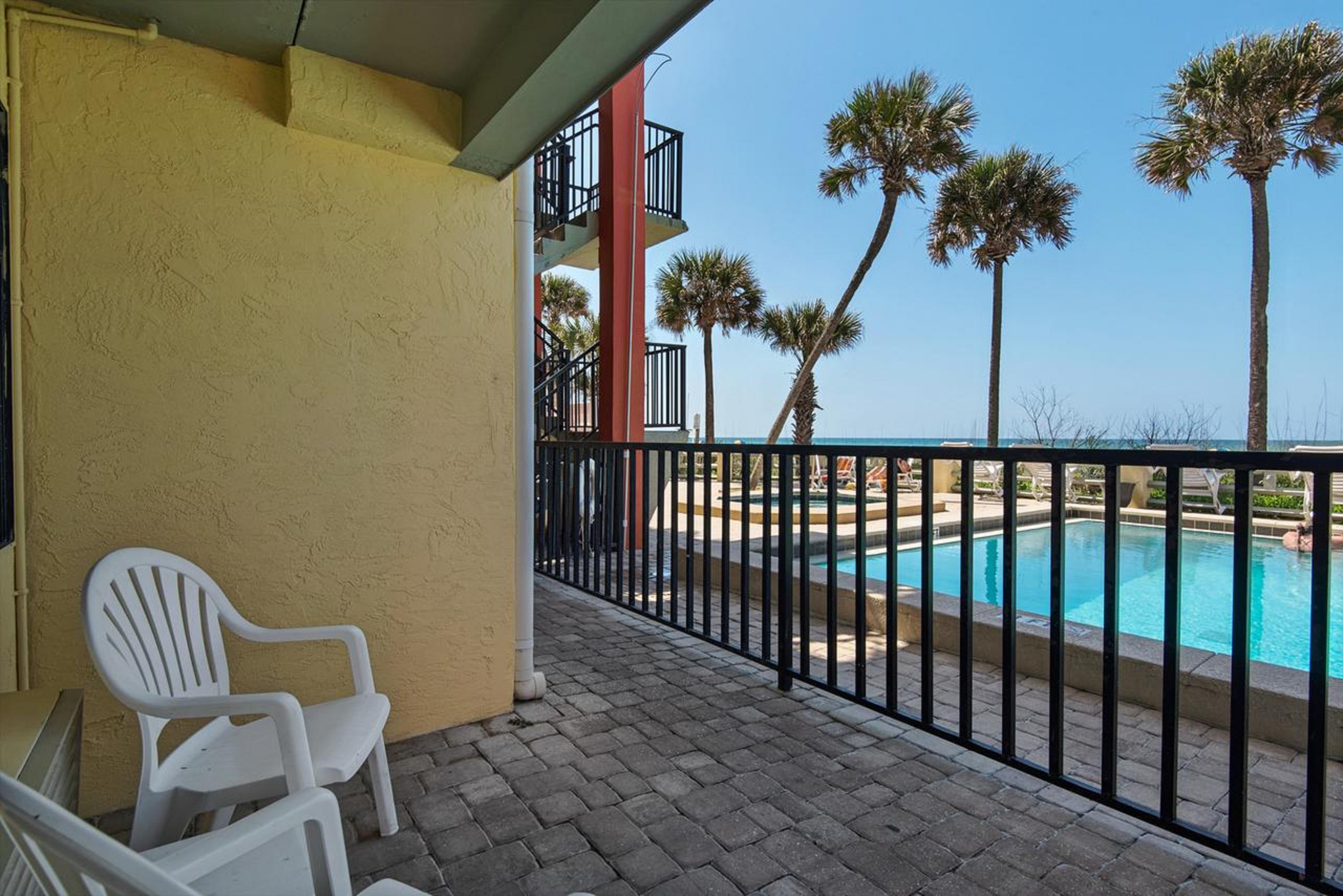 Ramada By Wyndham Panama City Beach / Beachfront Eksteriør billede