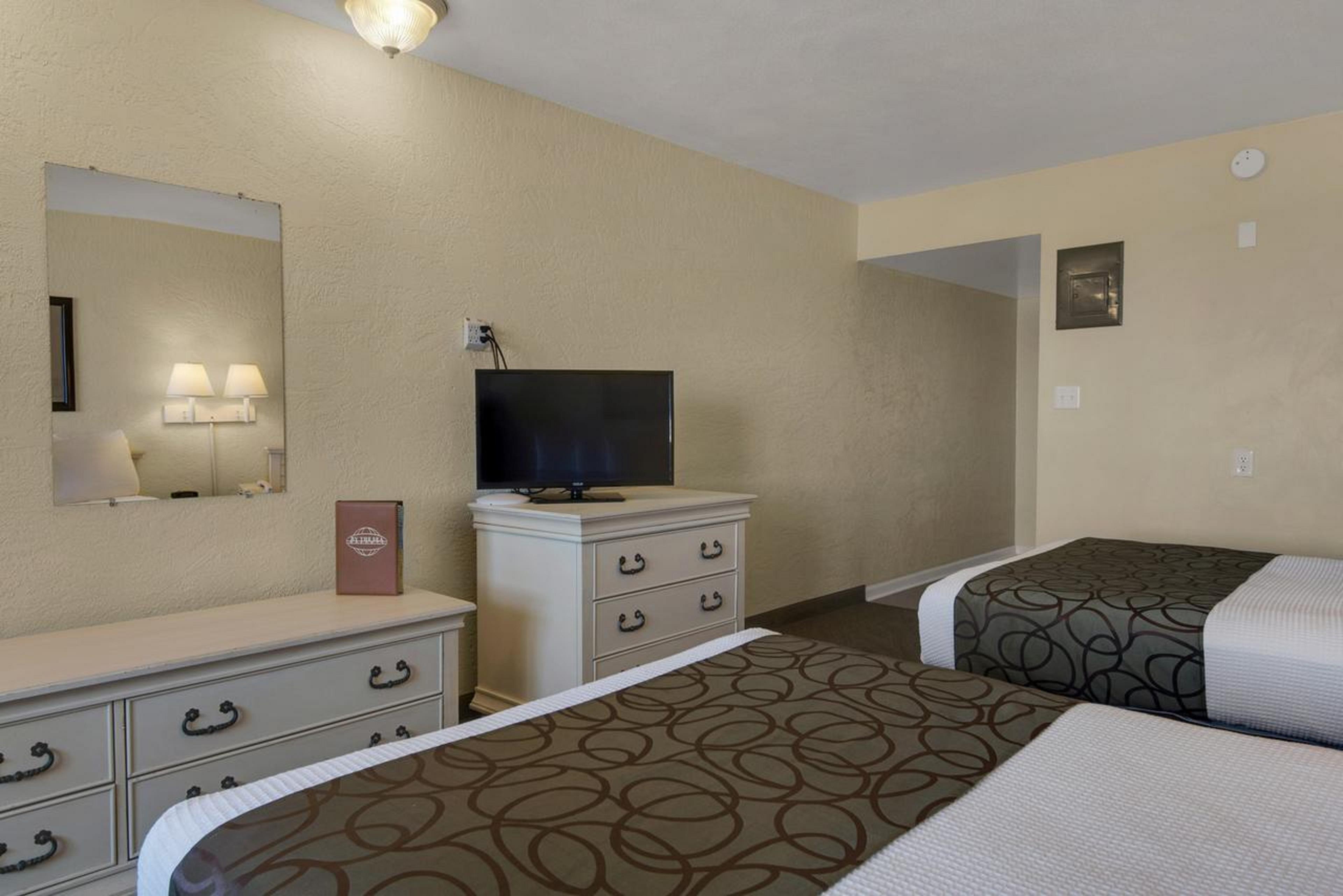 Ramada By Wyndham Panama City Beach / Beachfront Eksteriør billede