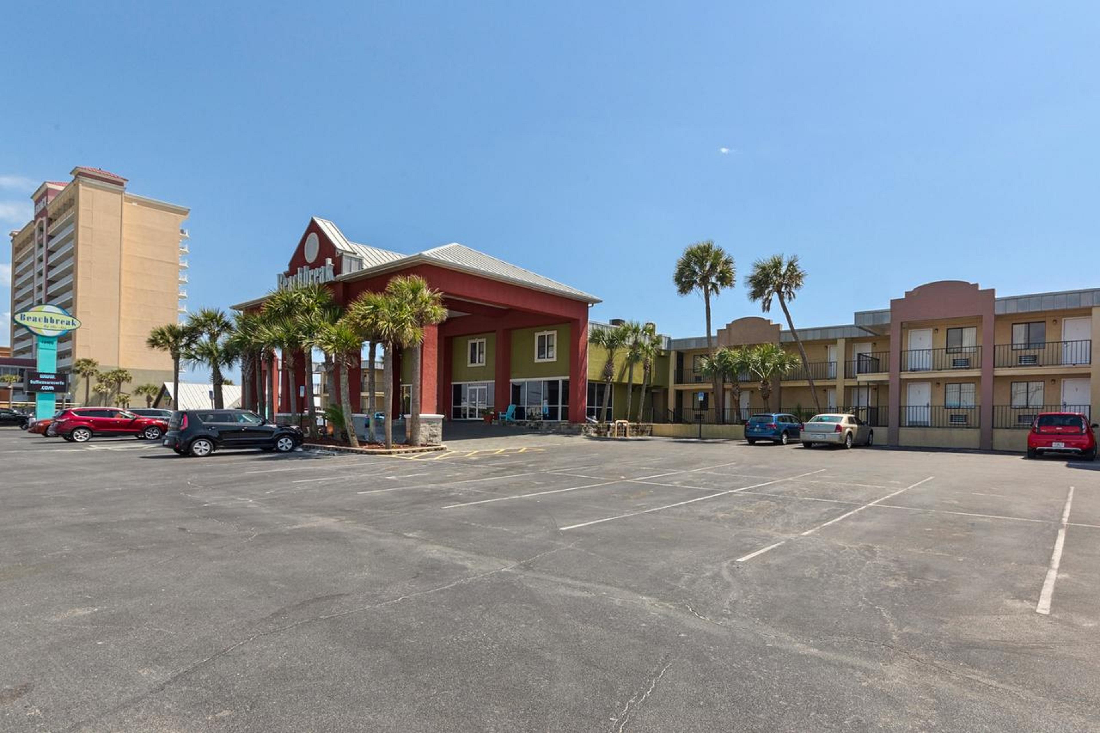 Ramada By Wyndham Panama City Beach / Beachfront Eksteriør billede