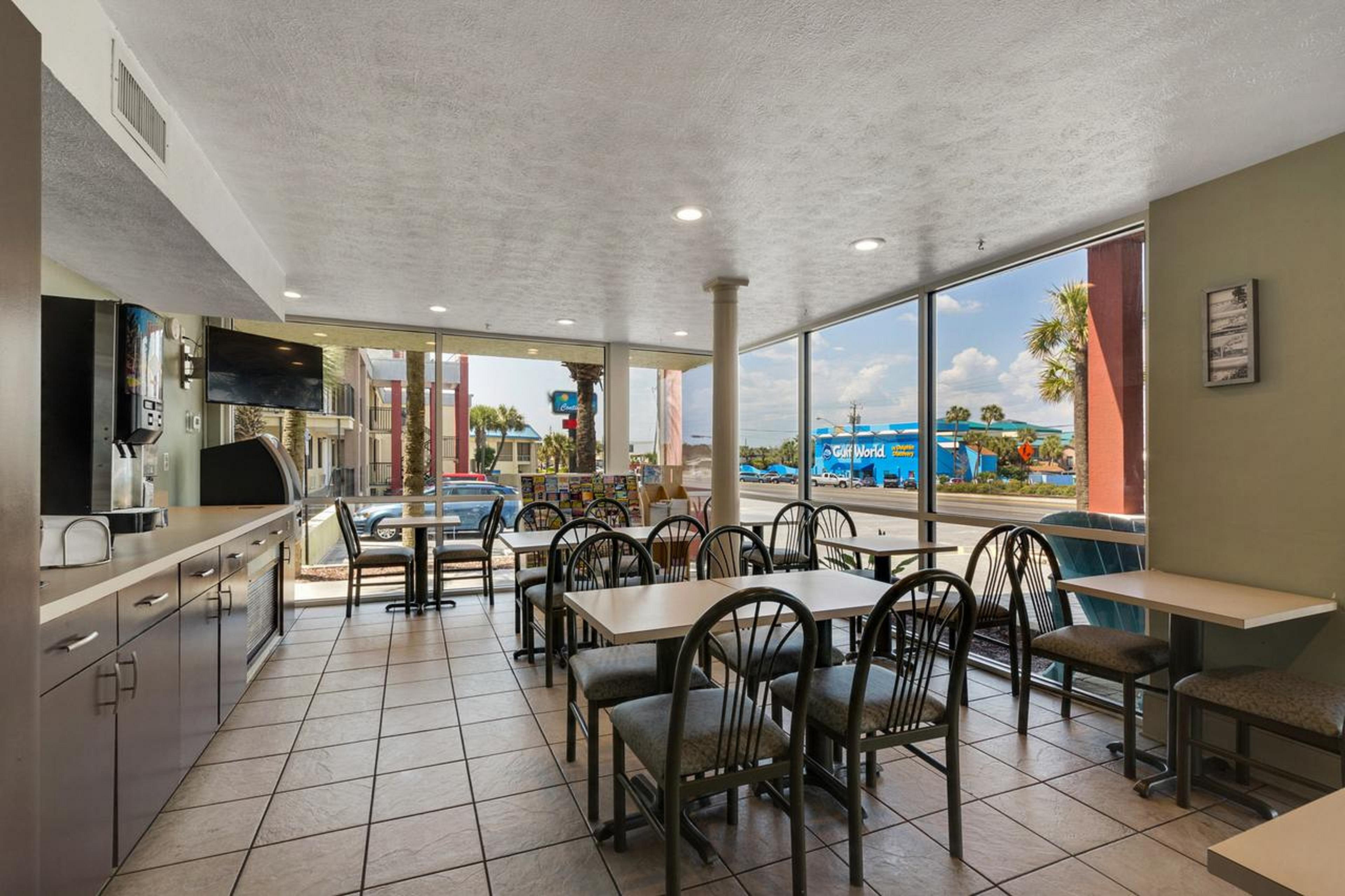 Ramada By Wyndham Panama City Beach / Beachfront Eksteriør billede