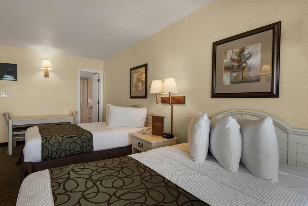 Ramada By Wyndham Panama City Beach / Beachfront Eksteriør billede