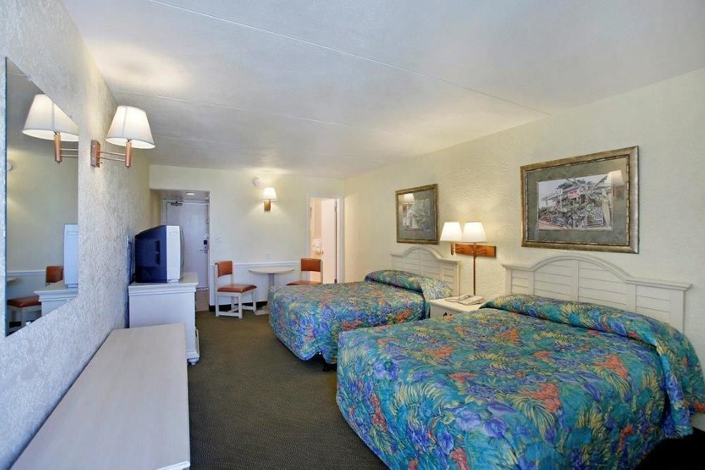 Ramada By Wyndham Panama City Beach / Beachfront Eksteriør billede