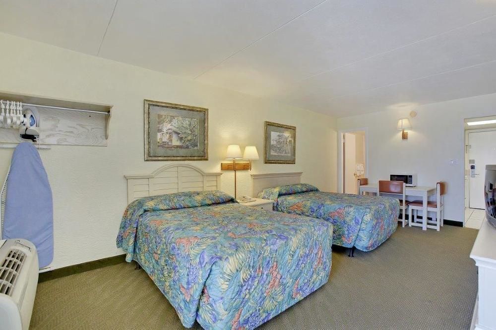Ramada By Wyndham Panama City Beach / Beachfront Eksteriør billede