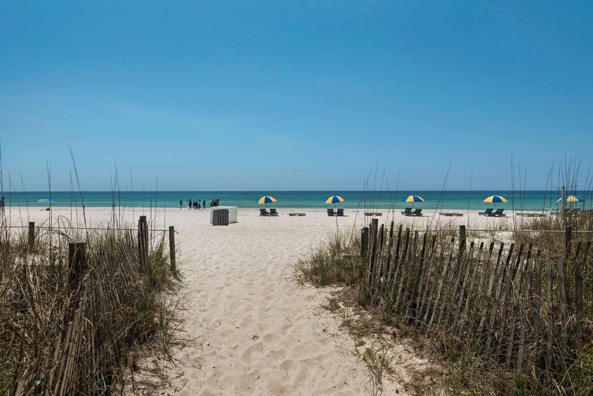 Ramada By Wyndham Panama City Beach / Beachfront Eksteriør billede