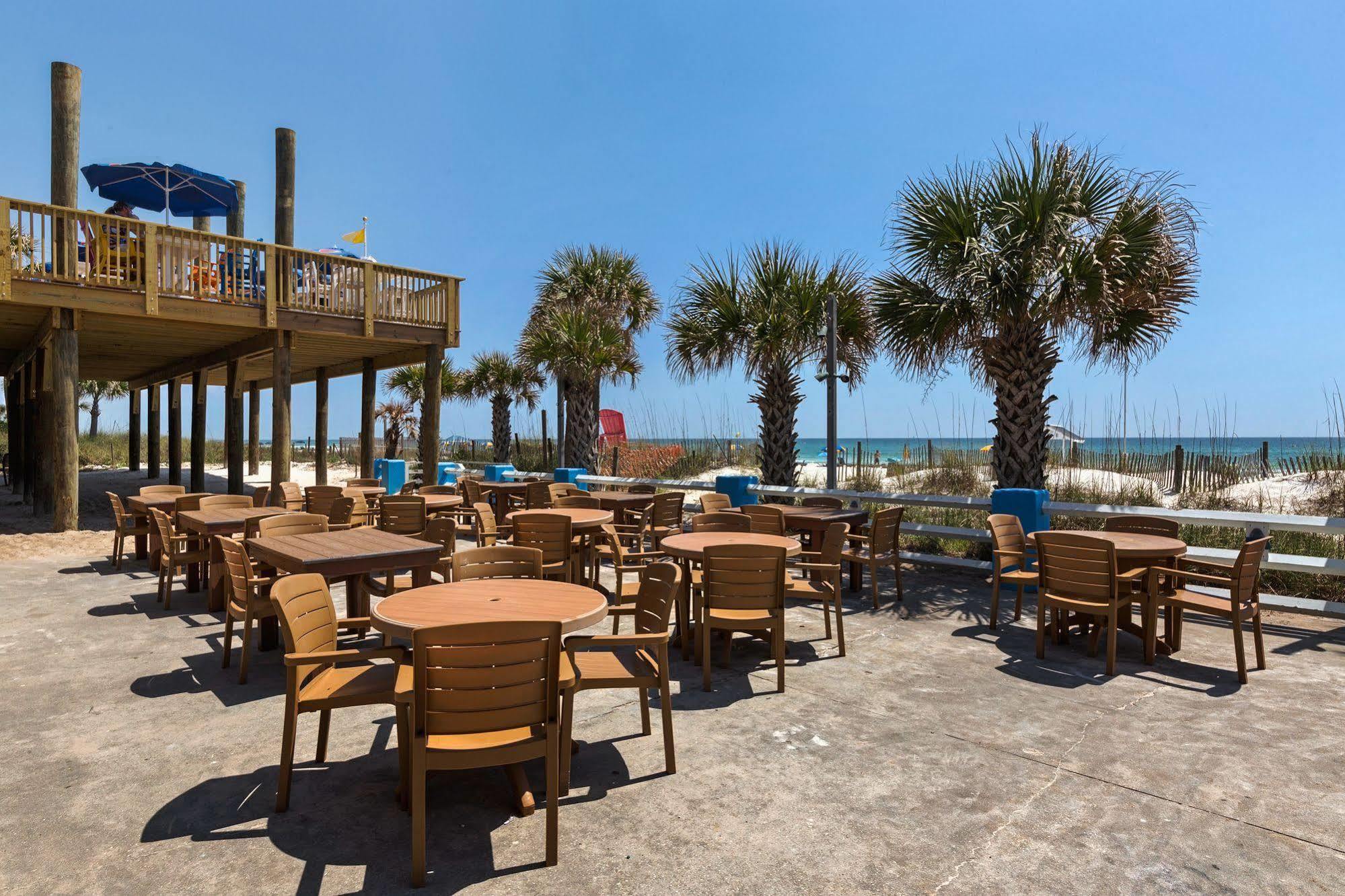 Ramada By Wyndham Panama City Beach / Beachfront Eksteriør billede